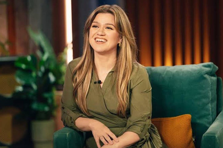 Kelly Clarkson mağazanın adını vererek anlattı: Param yetmezmiş gibi baktılar