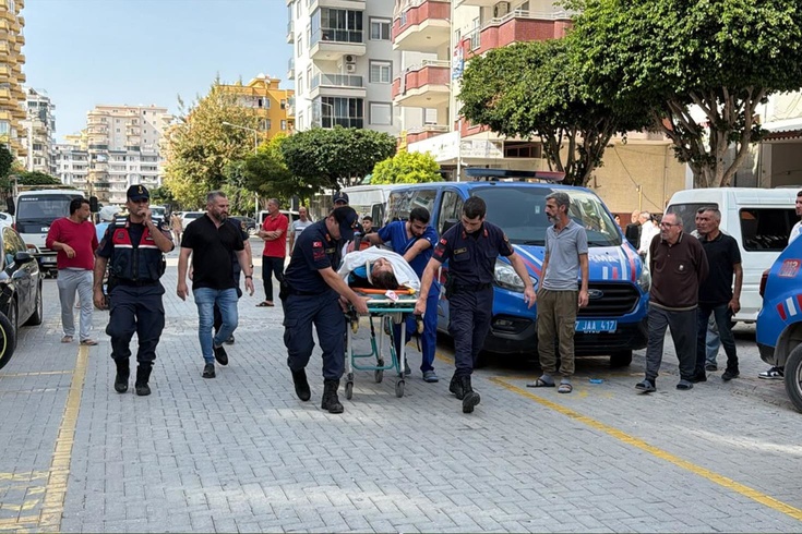 Alanya'da dehşet: Kız kardeşini balkondan attı, ardından kendini vurdu