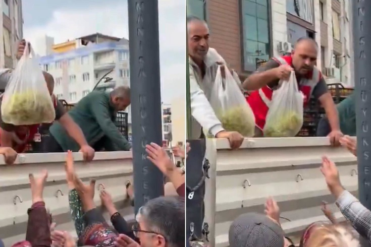 Manisa'da üzüm protestosu: 1 tır dolusu üzüm halka dağıtıldı