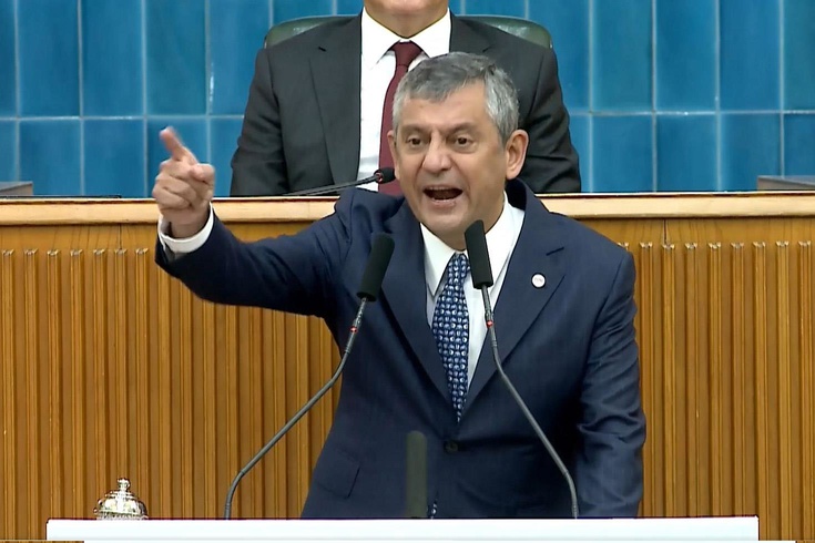 Özgür Özel, Cemil Tugay'a Namussuz dedi