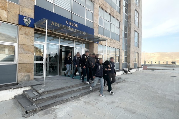 Sosyal medya ilanıyla 500 bin liralık dolandırıcılıkta 12 şüpheli tutuklandı