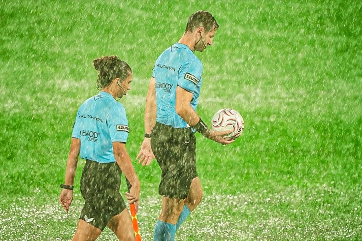Ümraniyespor-Boluspor maçı yoğun yağış nedeniyle ertelendi
