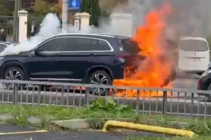 Park ettiği otomobilinden geriye hurda kaldı