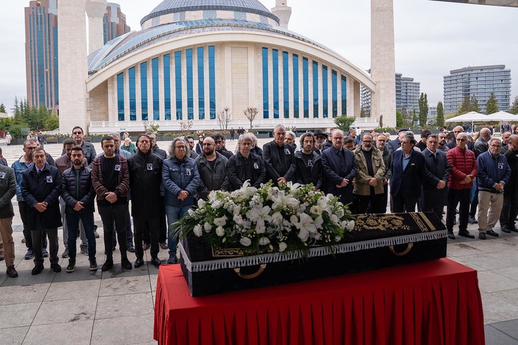 Usta sanatçı Alpay son yolculuğuna uğurlandı