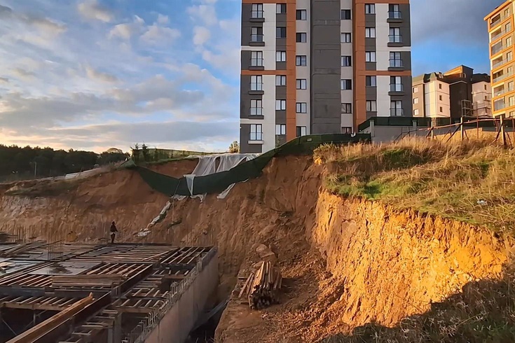 Pendik'te inşaat alanında toprak kaydı! 9 katlı apartman boşaltıldı
