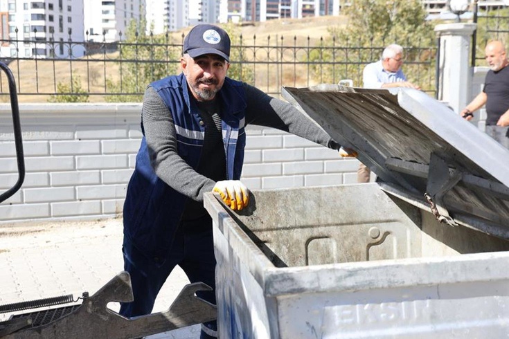 Bir şehri gururlandıran hareket! Herkes temizlik işçisini konuşuyor