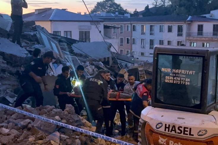 Zonguldak’ta 3 katlı bina çöktü: 1 ölü, 1 yaralı