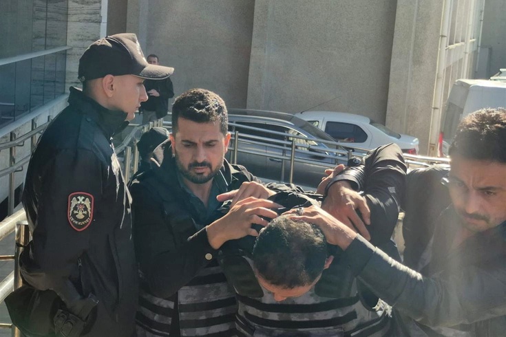 Zonguldak'ta uzaklaştırma kararı olan şüpheli, eşini ve araya giren genci vurdu! Ormanda yakalandı
