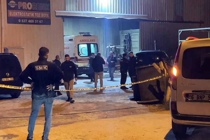 Demir bloğun altında kalan 24 yaşındaki genç hayatını kaybetti