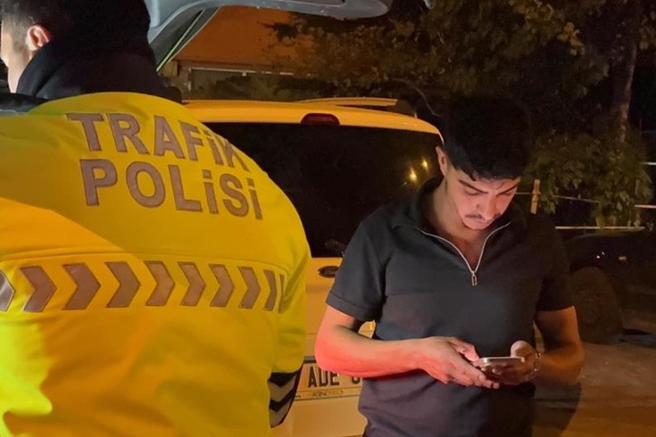 Yaptıkları yetmedi, bir de polisi tehdit etti! Yediği cezayı ömrü boyunca unutam