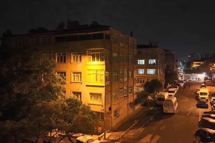 Eyüpsultan'da kolonlarından ses gelen 5 katlı bina boşaltıldı! Belediye mühendisleri riskli buldu, bina mühürlendi