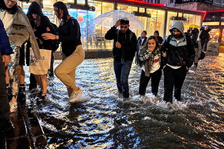 Yeni yağış dalgası yurda giriş yaptı! Meteoroloji'den 3 ile sel uyarısı: İstanbul için saat verildi