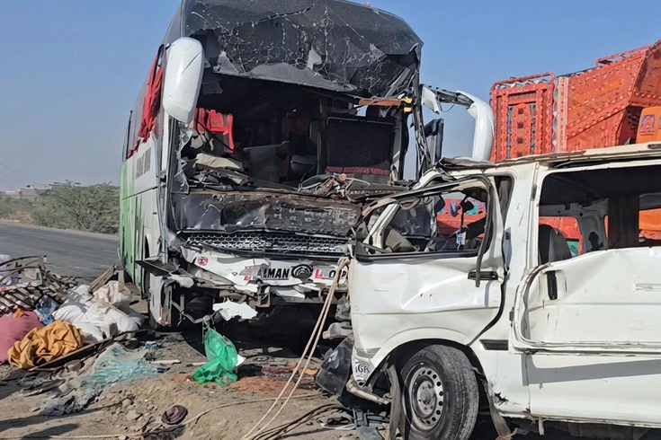 Pakistan'ın Belucistan'ında minibüsle çarpışan otobüste 12 kişi öldü, 22 kişi yaralandı