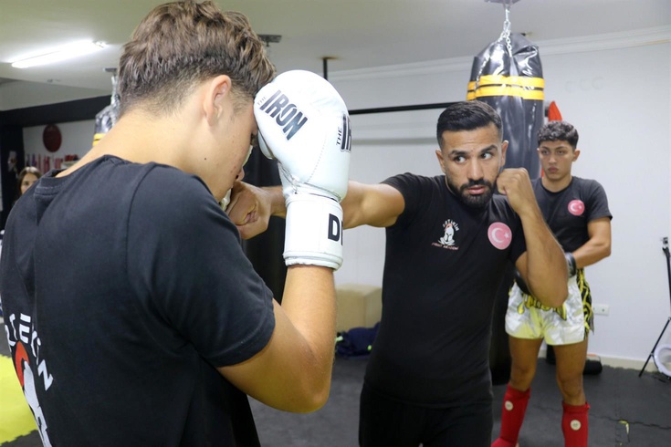 İnşaatlarda çalışırken antrenman yaptı, Avrupa şampiyonu oldu! Ahmet Ertekin şimdi 150'ye yakın sporcu yetiştiriyor