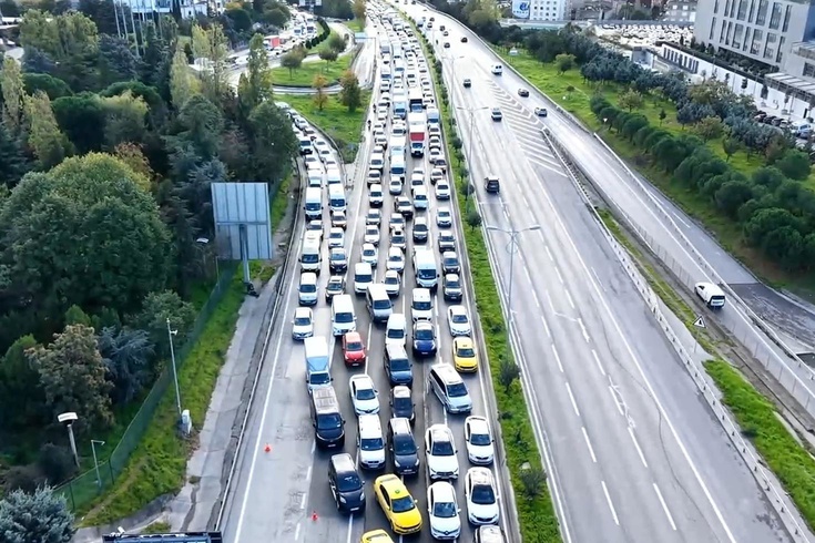 Bağcılar'da zincirleme kaza! Yaralılar var