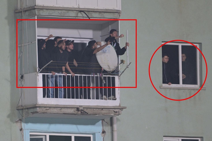 Bilet bulamayan Bursaspor taraftarı maçı stadın çevresindeki evlerde takip etti