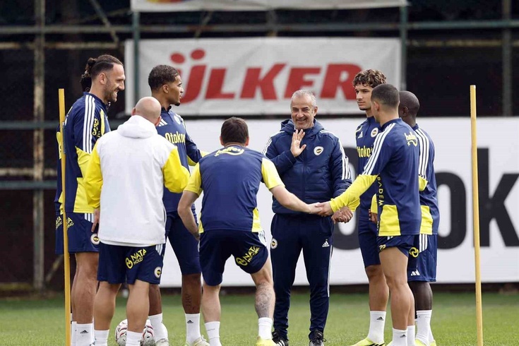 Derbi öncesi Fenerbahçe'de 2 eksik! Mert Müldür dönüyor, İsmail Kartal'ın muhtemel 11'i belli oldu