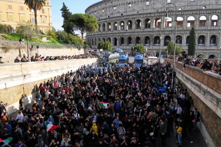 Roma'ya sıçrayan protestolarda tarihi Kolezyum işgal edildi! Zarar bilinmiyor