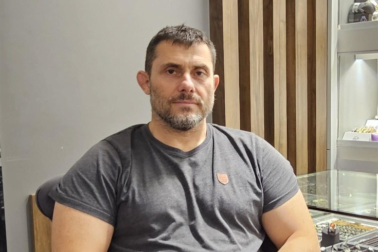Sahte altını dünya şampiyonu güreşçinin kuyumcu dükkanında bozdurdular! Sapanca'da 2 şüpheli onun ihbarıyla yakalandı