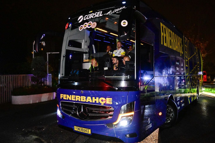 Fenerbahçe otobüsü tesislere döndü! Görenler şaşırdı
