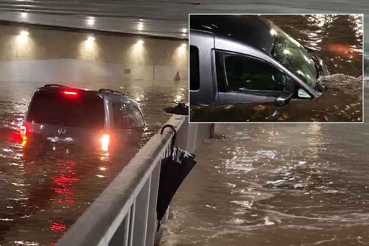 İstanbul'da şiddetli sağanak! 2 ilçede yollar göle döndü, baba ile kızı son anda kurtarıldı