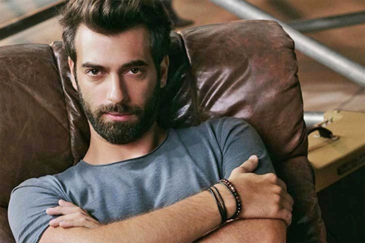 Ünlü oyuncu İlker Kaleli’den Ajda Pekkan şarkısına rock yorumu