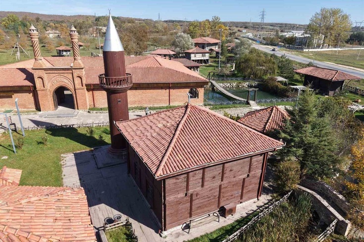 Fırıncıya odun diye satılmıştı! Kaymakam, 300 yıllık camiyi 50 lira fazla vererek kurtardı