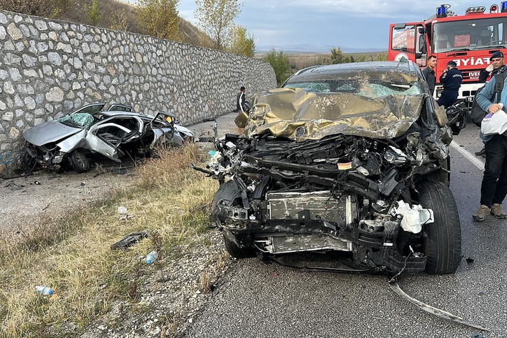 Çorum’da otomobil ile cip çarpıştı: 4 ölü, 2 yaralı