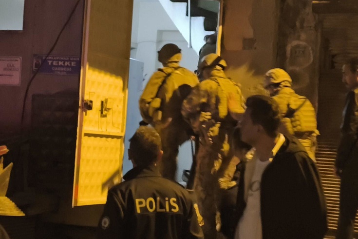 Para vermeyen annesini bıçakla rehin aldı, sonra çatıya çıktı! Kahramanmaraş'ta 2 saatlik gerilimi özel harekat bitirdi