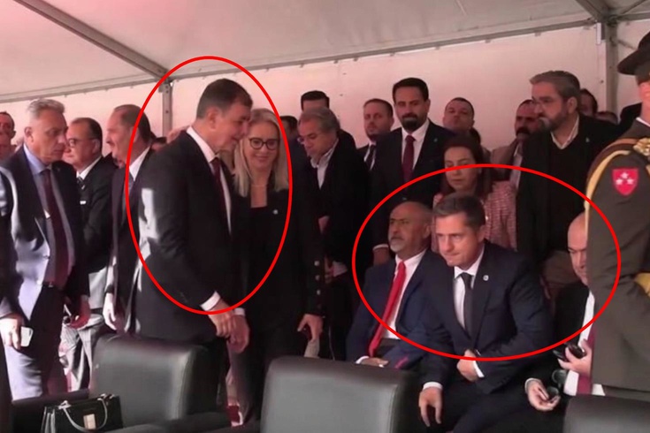 Protokolde gergin anlar! Yeni Partili vekiller Cemil Tugay’ın elini sıkmadı