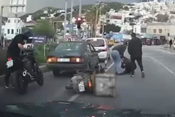 Kuryeyi yol ortasında dövdüler! Faturası tam 360 bin TL