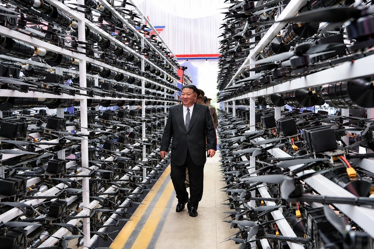 Kim Jong-un dünyaya gözdağı verdi! Yeni silahlarını ilk kez sergiledi