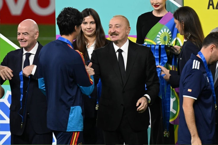 Bakü'de ilk FIFA U-15 Dünya Kupası İspanya'nın! Aliyev ödül törenine katıldı