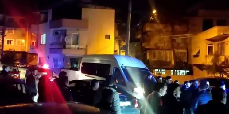 İzmir'de iki husumetli grubun bıçaklı, silahlı kavgasında kan aktı: 2 ölü