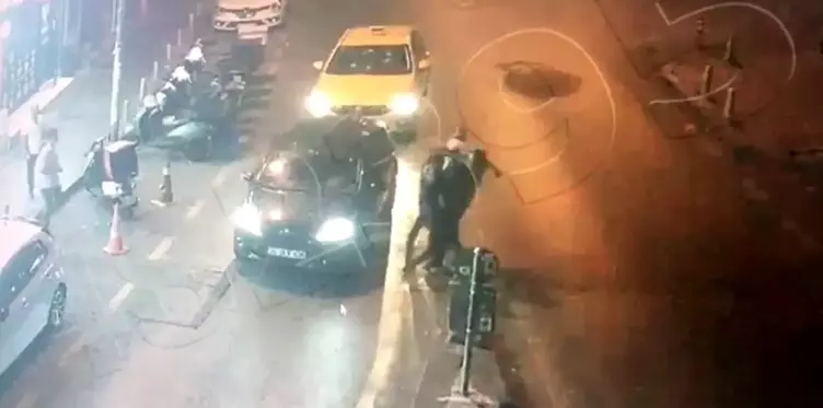 İstanbul'da dehşet anları kamerada: Silahla dizlerinden vurup yerde tekmelediler