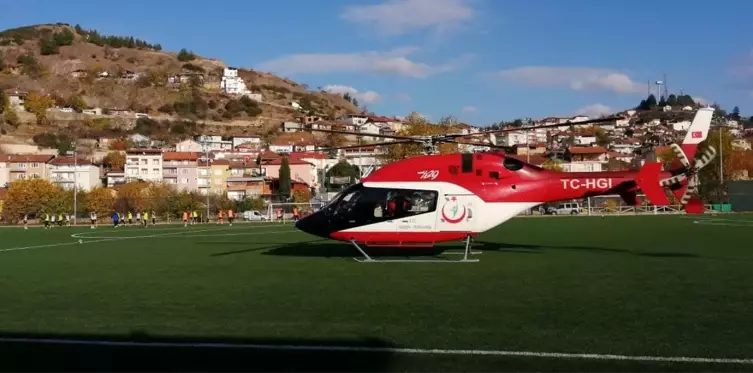 Antrenman durdu sahaya ambulans helikopter indi