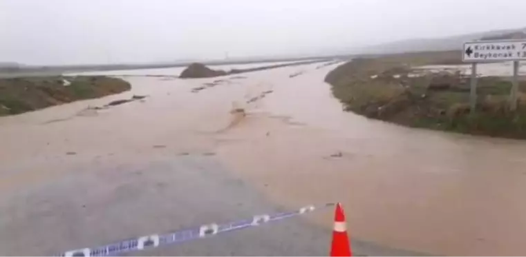 Uzunköprü'de sağanak; dereler taştı, yollar ulaşıma kapatıldı