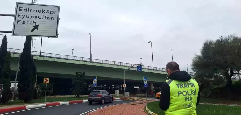 İstanbul Fatih'te Yayalara Yol Vermeyen Sürücülere Dron Destekli Denetim