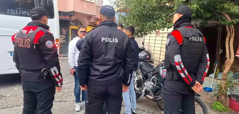 Fatih Balat'ta Polis Ekipleri Tarafından Asayiş Uygulaması Gerçekleştirildi