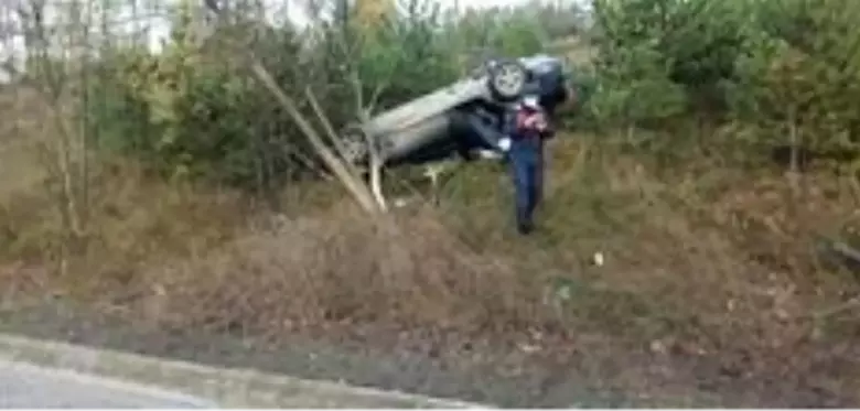 Düzce'de yoldan çıkan otomobil takla attı: 3 yaralı