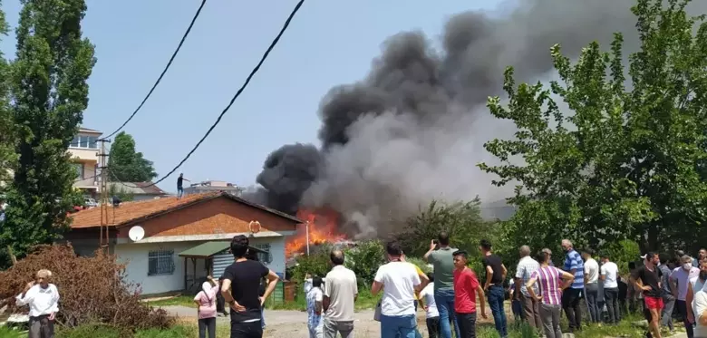 Sultanbeyli'de bayram günü çıkan yangın mahalleliyi sokağa döktü