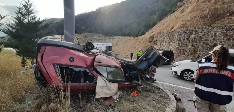 Gümüşhane'de trafik kazası: 1 ölü, 9 yaralı