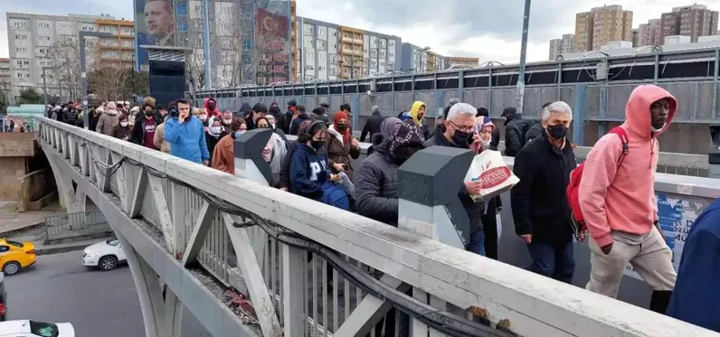 İstanbul'da kar yağışı öncesi trafik yoğunluğu arttı