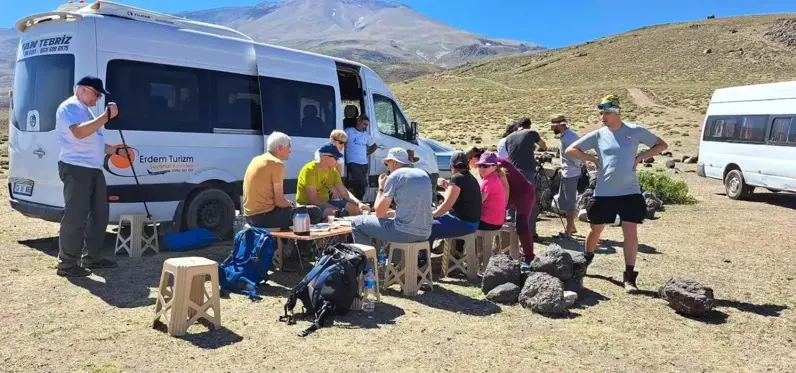 Turistlerden Süphan Dağı'na büyük ilgi