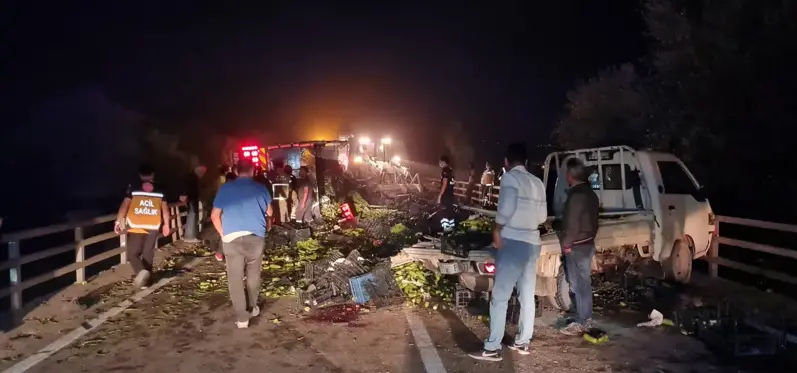 Son dakika haber! Kamyonla kamyonet çarpıştı, 1 kişi öldü, 5 kişi yaralandı