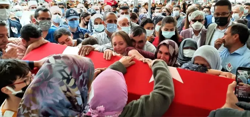 Son dakika haberi... Şehit polis memuru Ercan Yangöz son yolculuğuna uğurlandı