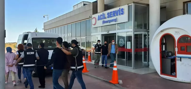 Ayvalık'ta FETÖ şüphelileri kaçak göçmenler gibi denizde yakalandı