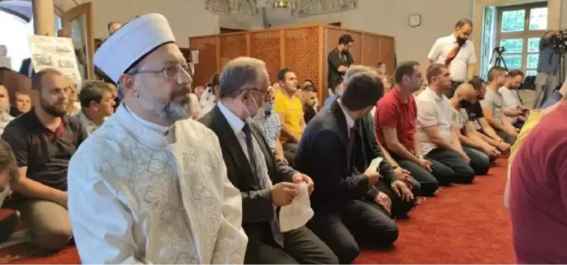 Diyanet İşleri Başkanı Erbaş, Kosova'da Cuma namazını kıldırdı