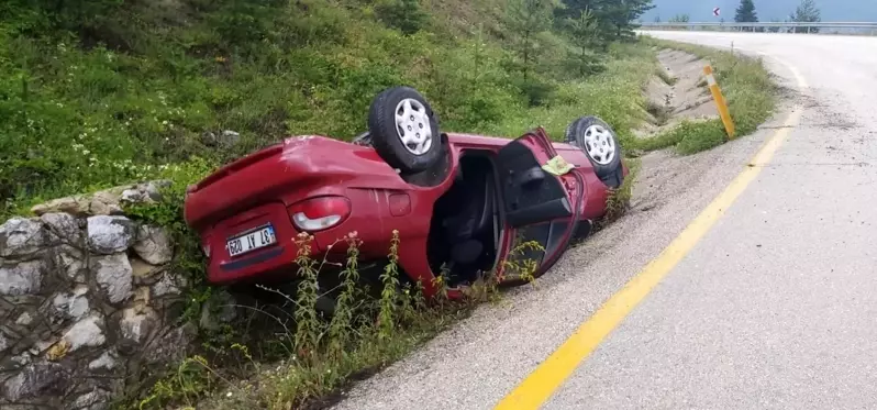 Kastamonu'da aynı bölgede iki araç tarlaya uçtu: 2 yaralı