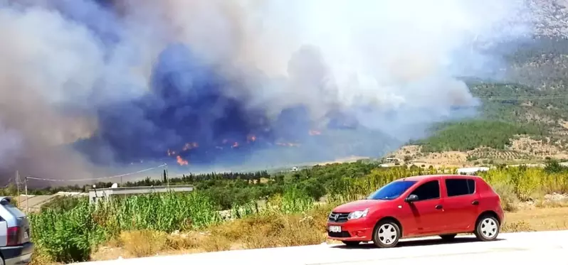 Mersin'in 2 ilçesindeki yangınlar sürüyor